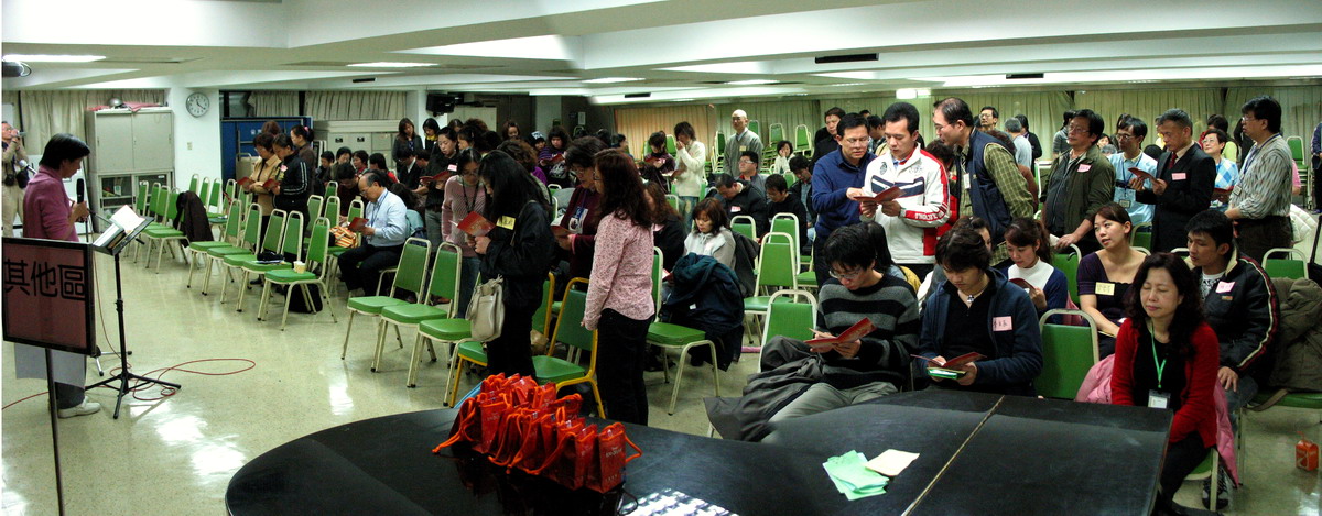 3月12日在台北灵粮堂深夜的餐福布道决志者